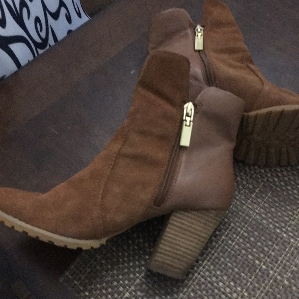 Shoes - Picture 6 of 8